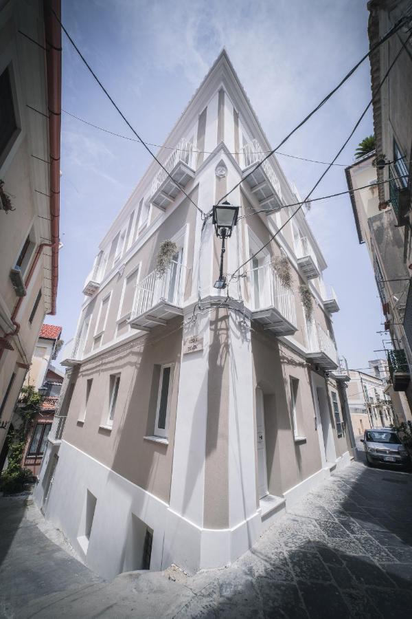 Palazzo Paladini - Luxury Suites In The Heart Of The Old Town ピッツォ エクステリア 写真