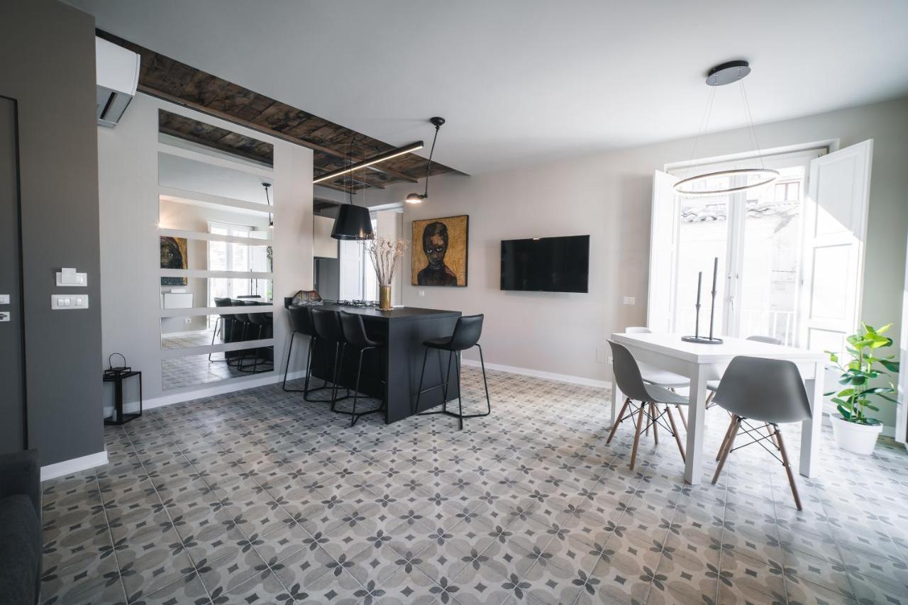 Palazzo Paladini - Luxury Suites In The Heart Of The Old Town ピッツォ エクステリア 写真