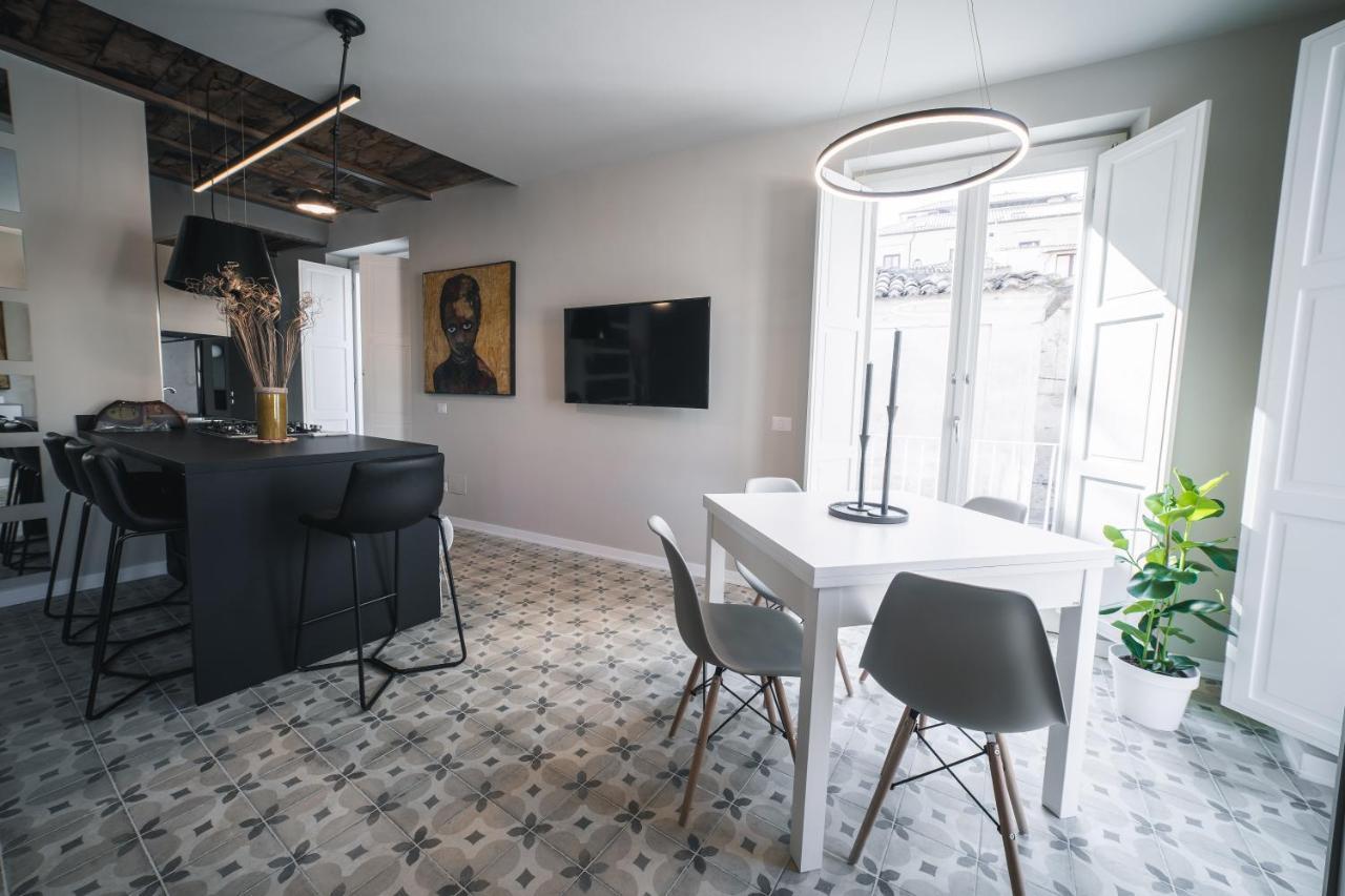 Palazzo Paladini - Luxury Suites In The Heart Of The Old Town ピッツォ エクステリア 写真