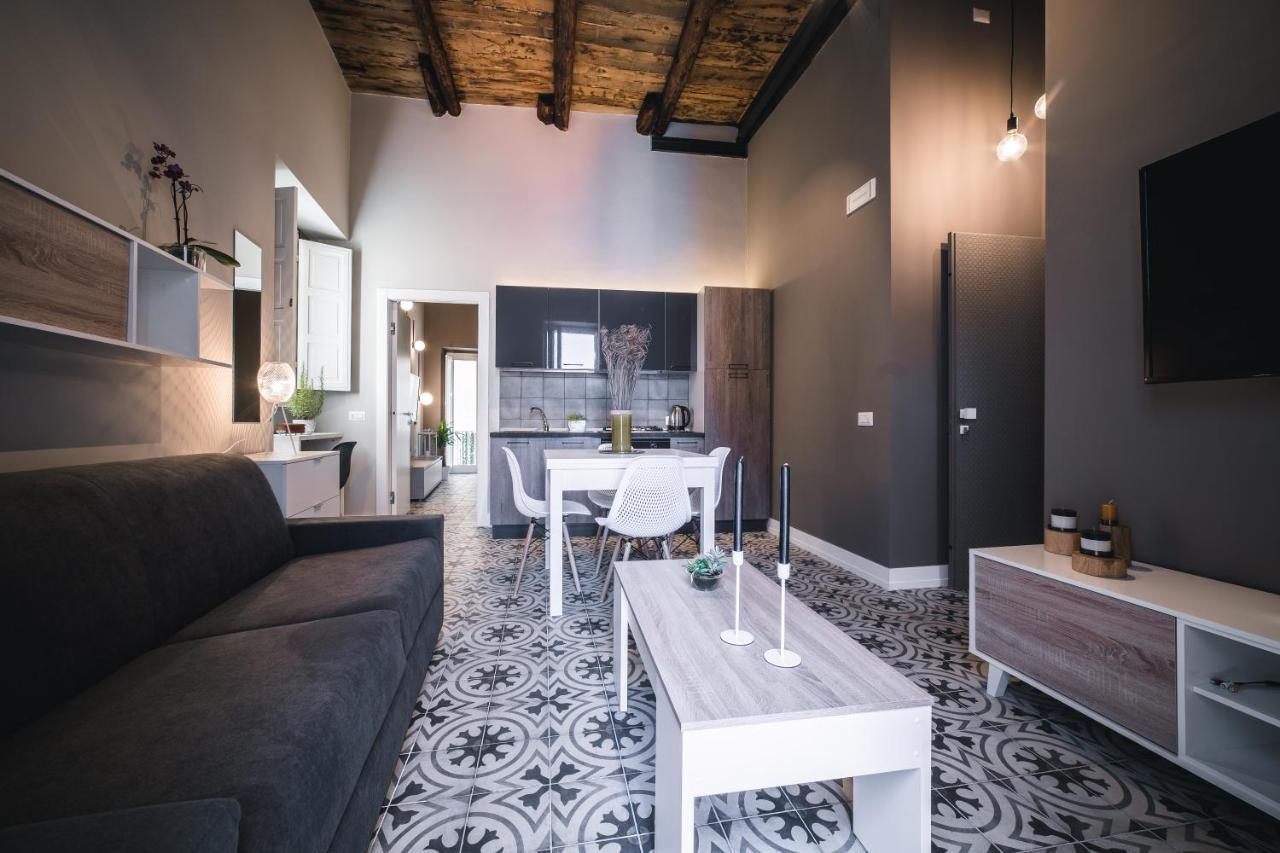 Palazzo Paladini - Luxury Suites In The Heart Of The Old Town ピッツォ エクステリア 写真