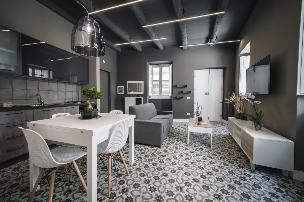 Palazzo Paladini - Luxury Suites In The Heart Of The Old Town ピッツォ エクステリア 写真