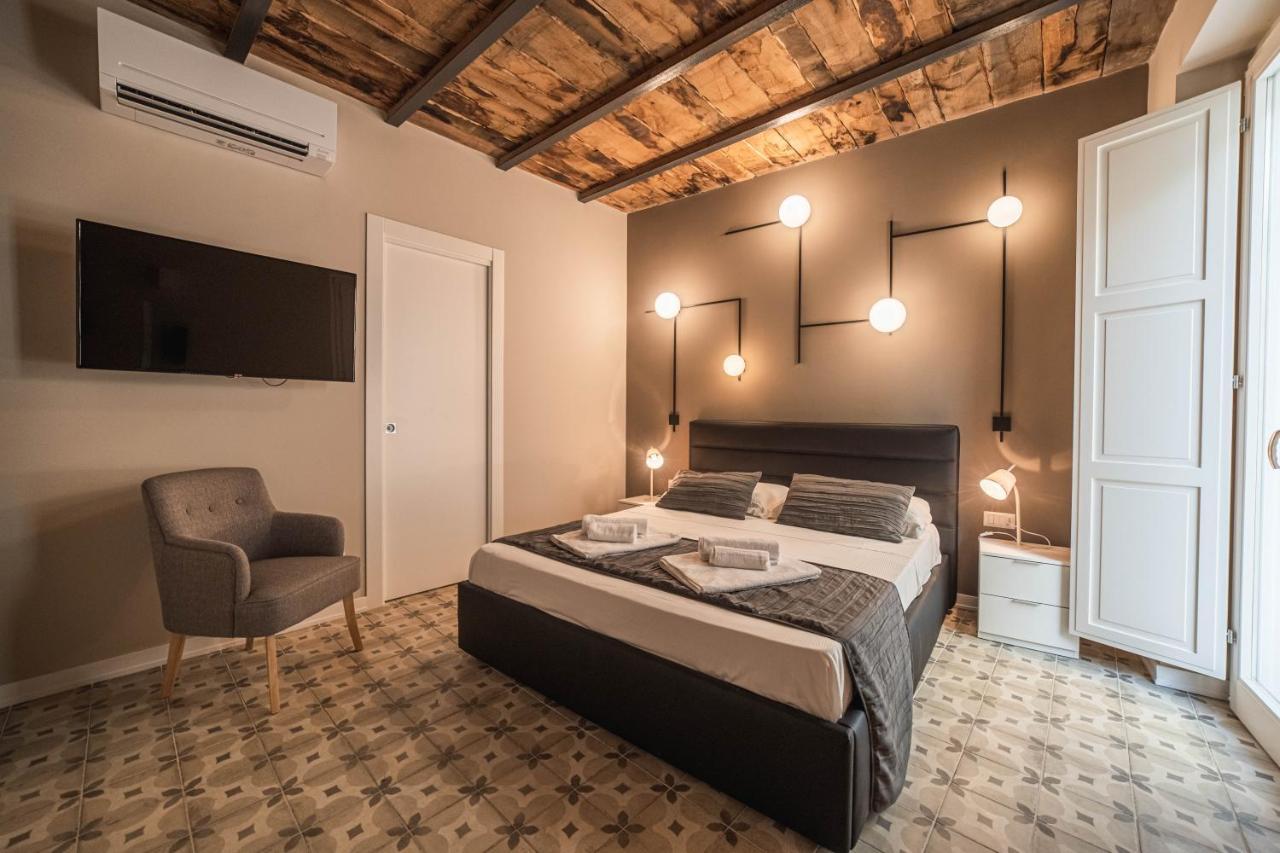 Palazzo Paladini - Luxury Suites In The Heart Of The Old Town ピッツォ エクステリア 写真